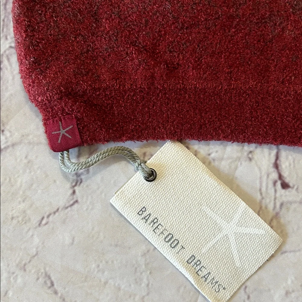 Barefoot Dreams NWT CozyChic Lite Confetti Soft Women's Beanie OS Crimson Red - Picture 3 of 5